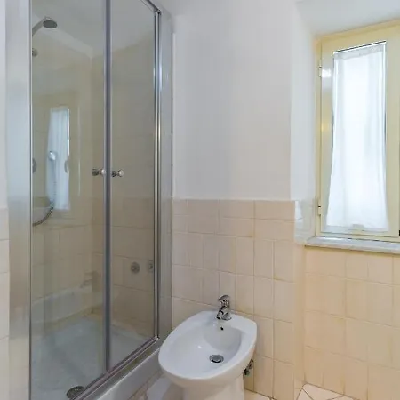 A Piazza Cavour By Wonderful Italy * Nápoles